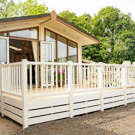 Pass The Keys The Lodge At Point House Farm - Sleeps Up To 6チェスター エクステリア 写真