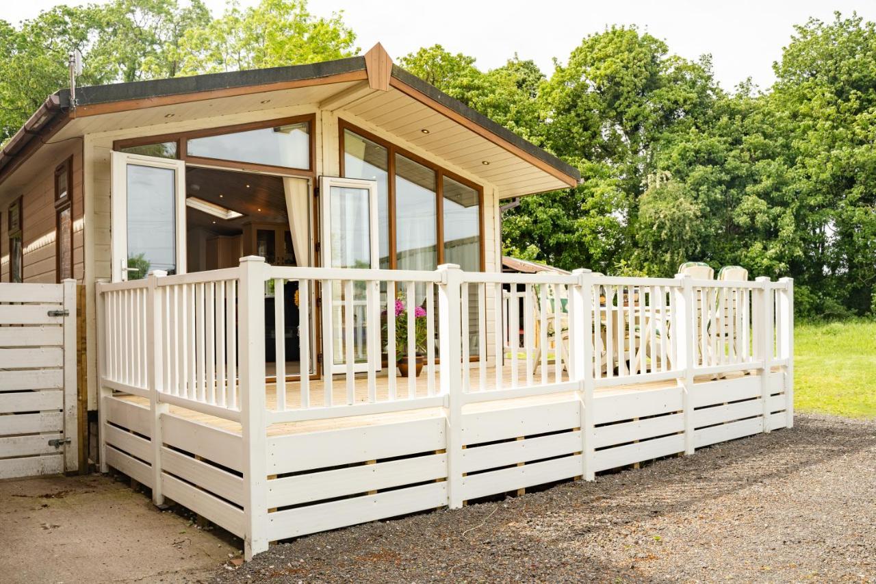 Pass The Keys The Lodge At Point House Farm - Sleeps Up To 6チェスター エクステリア 写真
